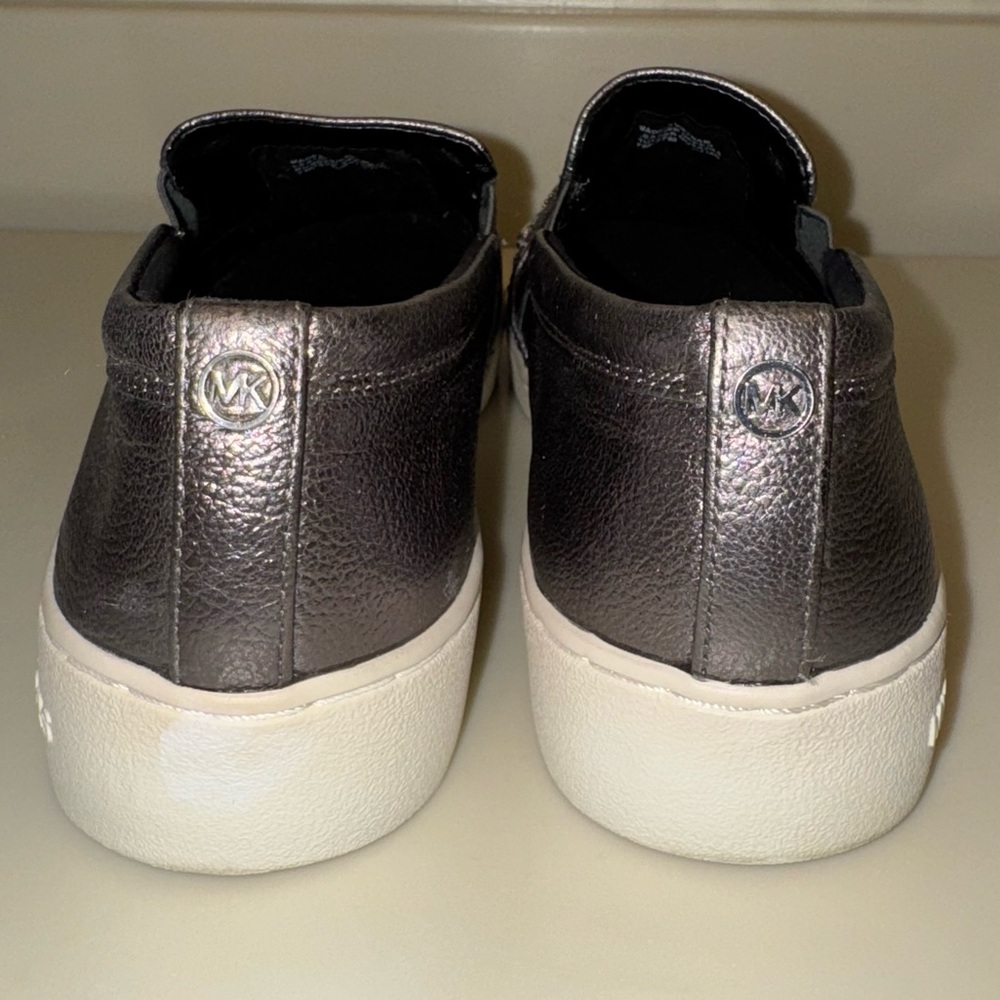 Michael Kors Gunmetal Grey Silver Studded Leo Leather Slip-On Sneakers Shoes 7 - Picture 8 of 16